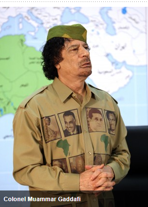 Gaddafi wearing attire with great African leaders