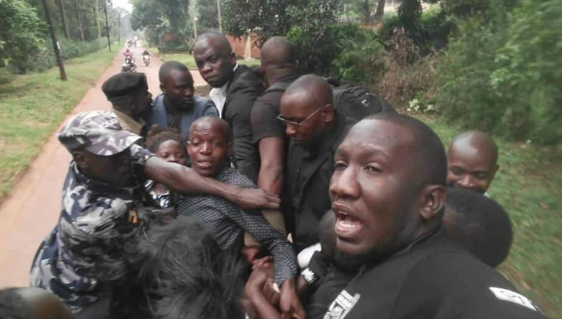 Police brutally arrest journalists