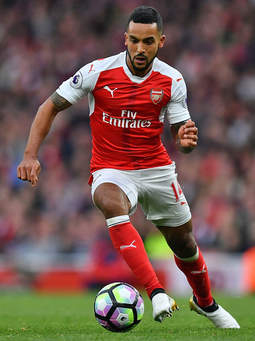 Theo Walcott set to undergo Everton medical test as he ponders to leave Arsenal