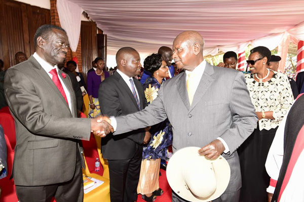 Besigye,Museveni Shake Hands Again On Martyrs Day