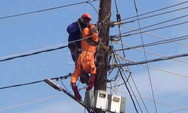 Shock As Umeme Employee Is  Electrocuted To Death On Electric  Pole