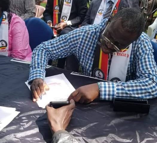 Col. Besigye Signs ICC Petition To Indict President Museveni