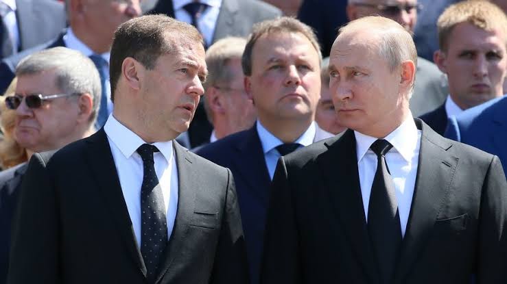 Russian Gov’t Resigns Over Disagreements With President Putin