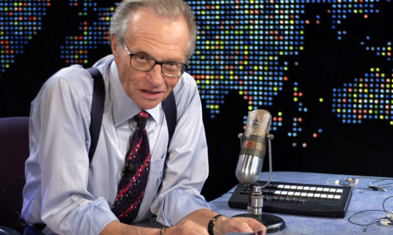 Breaking: CNN’s Larry King, Veteran TV & Radio Host Dies At 87!