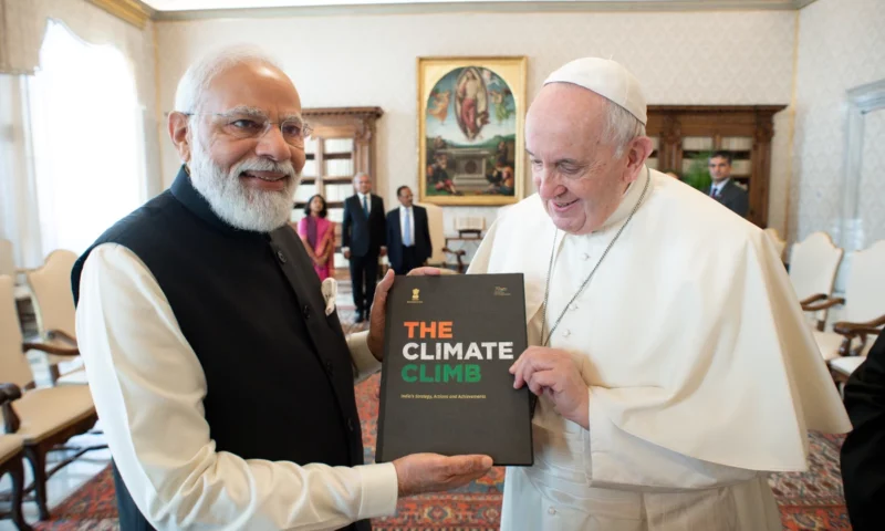 India’s PM Modi Meets Pope Francis For 1st Time, Discuss Poverty!