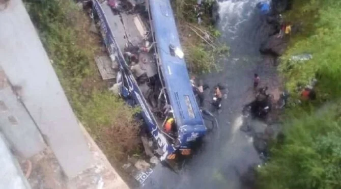 Kenya: Over 20 Perish As Bus Plunges Into River