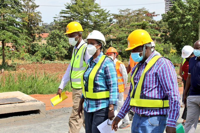UNRA ED Kagina & Team Rush To Rescue Road Users In Pakwach As Heavy Floods Seal Off West Nile