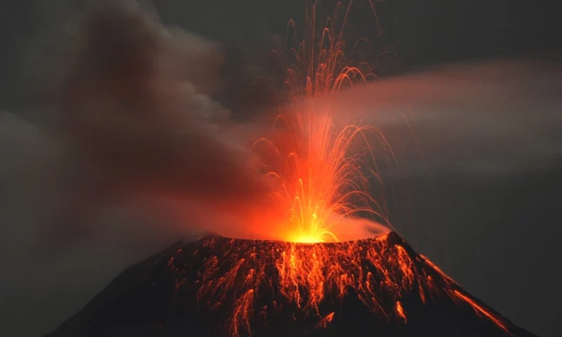 World’s Largest Volcano Torches Skies As It Erupts For The First Time In Four Decades