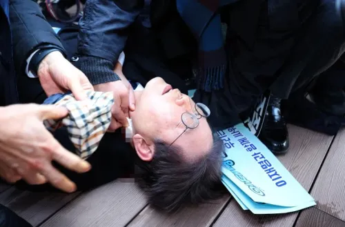 South Korea Opposition Leader Survives By A Whisker After Being Stabbed By Unknown Assailant